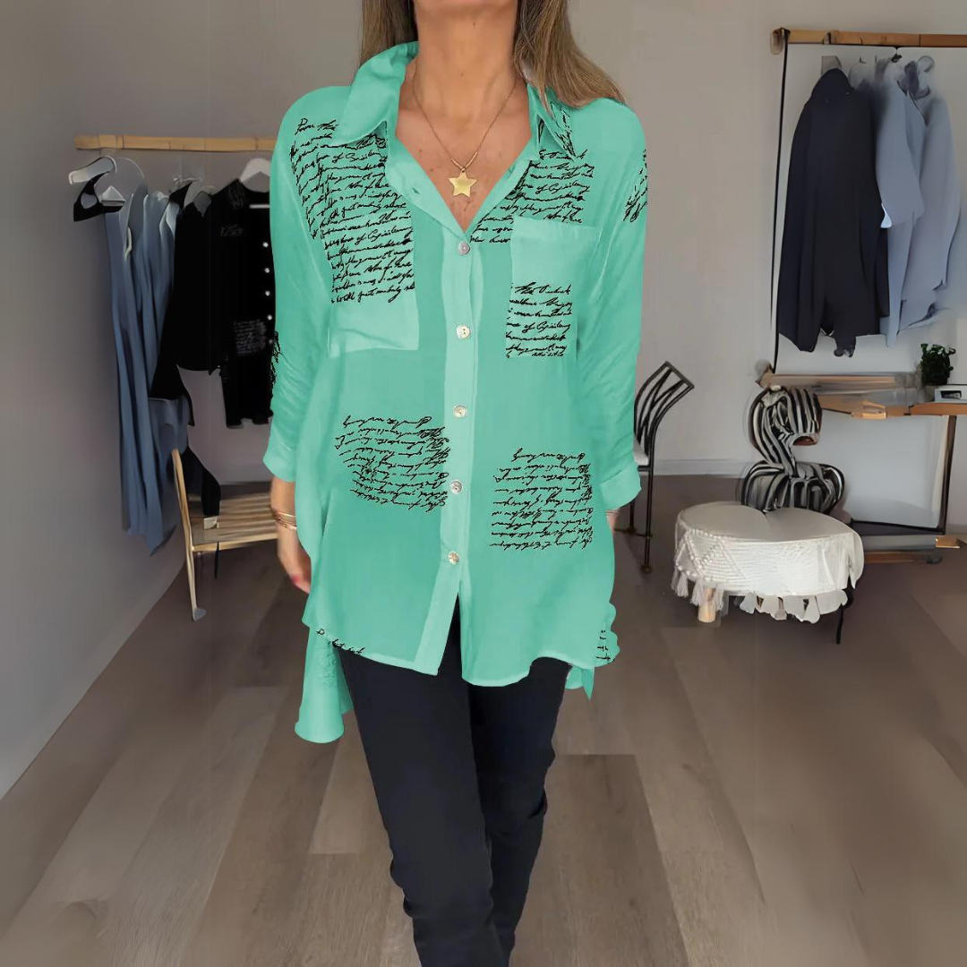 Callista | Bluse mit Knopf und handgeschriebenem Muster