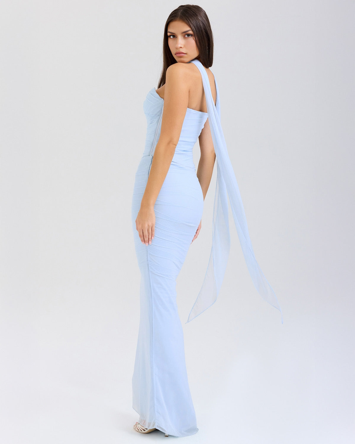 Lora | Lange Kleid mit Drapierung und Choker-Kragen