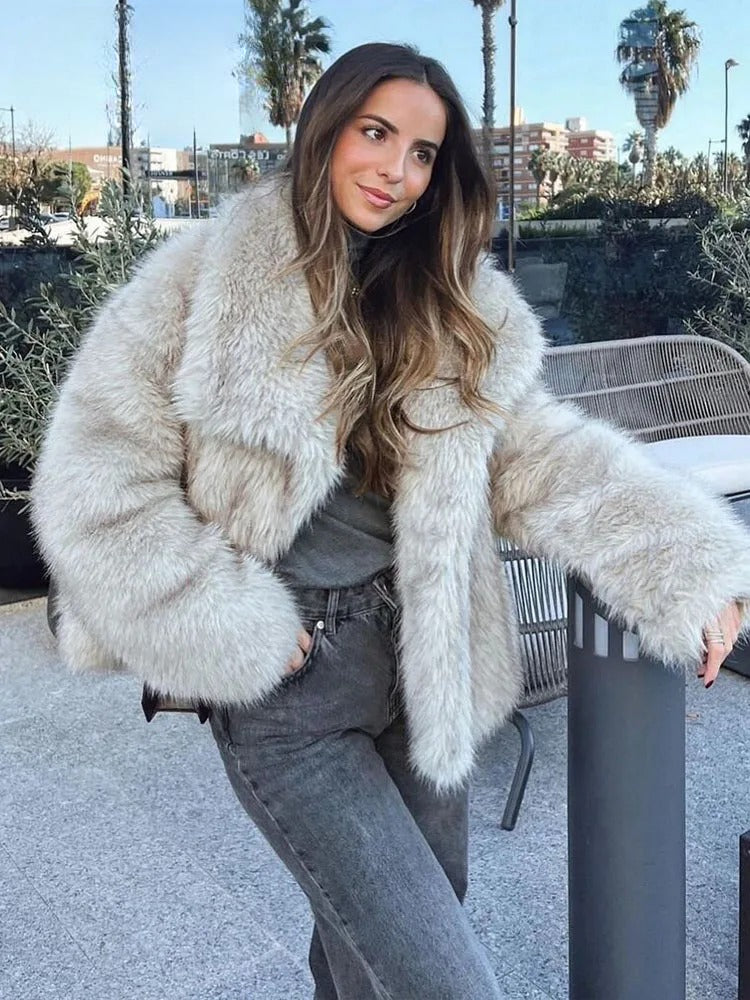 Alena | Elegante Jacke aus Kunstfell