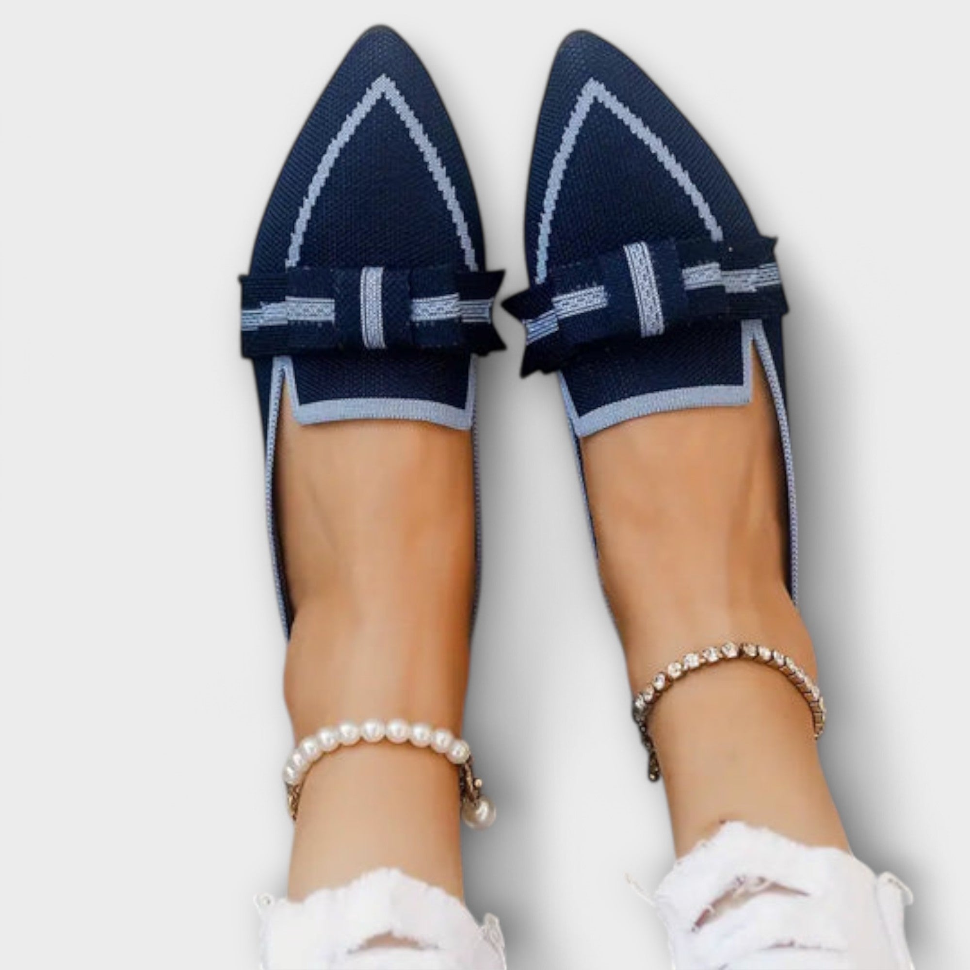 Flache Damenschuhe mit gebundenem Design