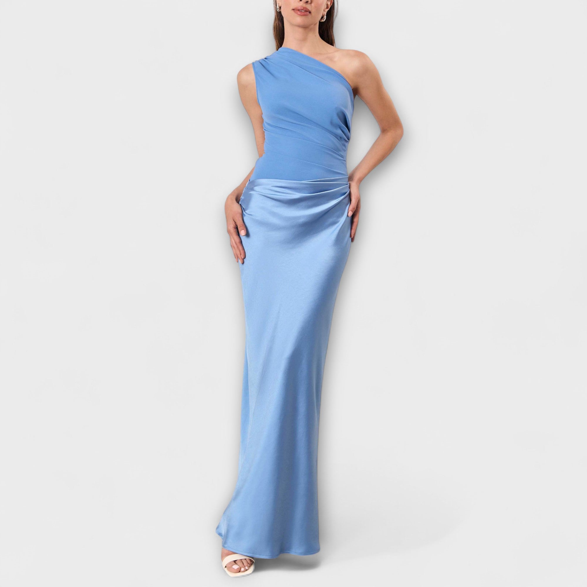 Emilia | Elegante Maxikleid mit einem Schulterträger und Falten