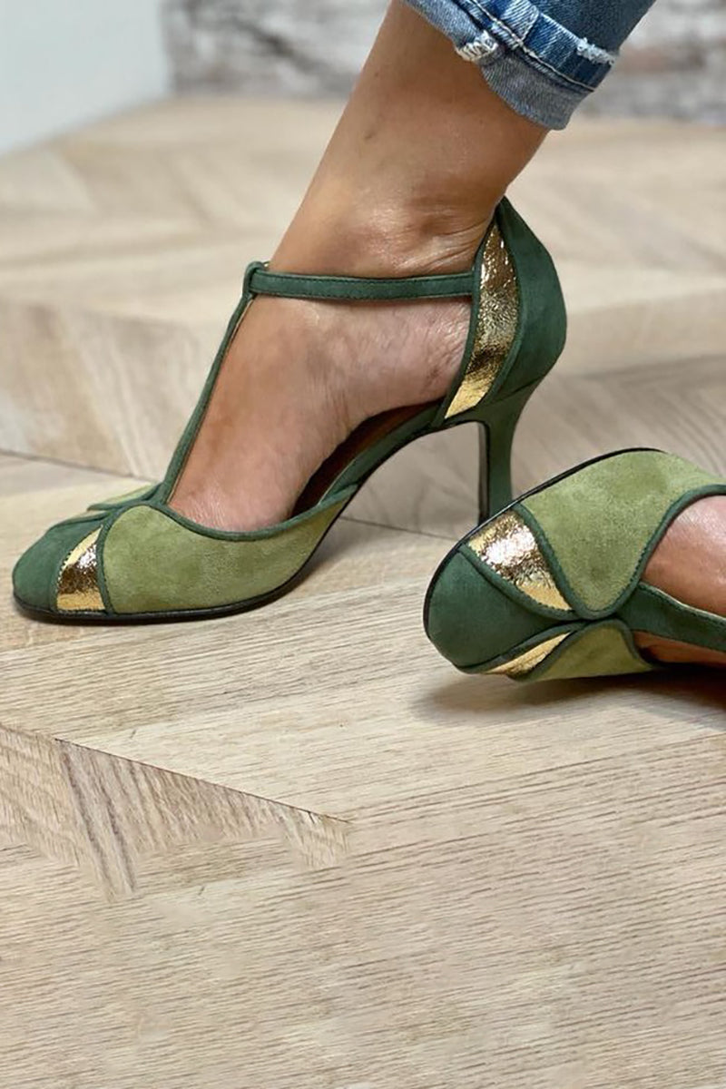 Alona™ | Dekolleté in Blütenform mit T-Riemen und geschlossener Spitze