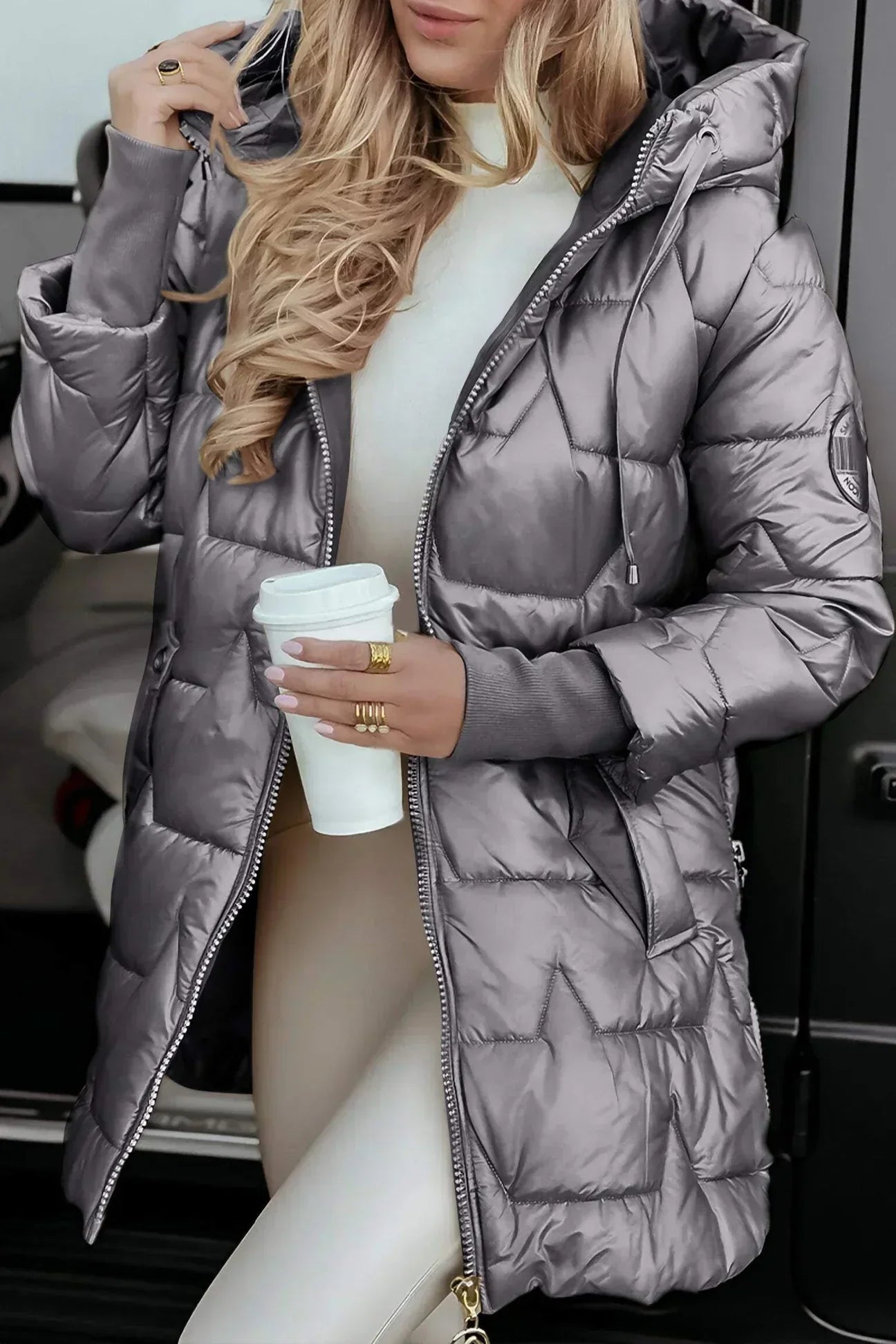 Nolwen - Eleganter Wintermantel mit Kapuze und Füllung