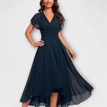 Julita – Luftiges Abendkleid mit V-Ausschnitt