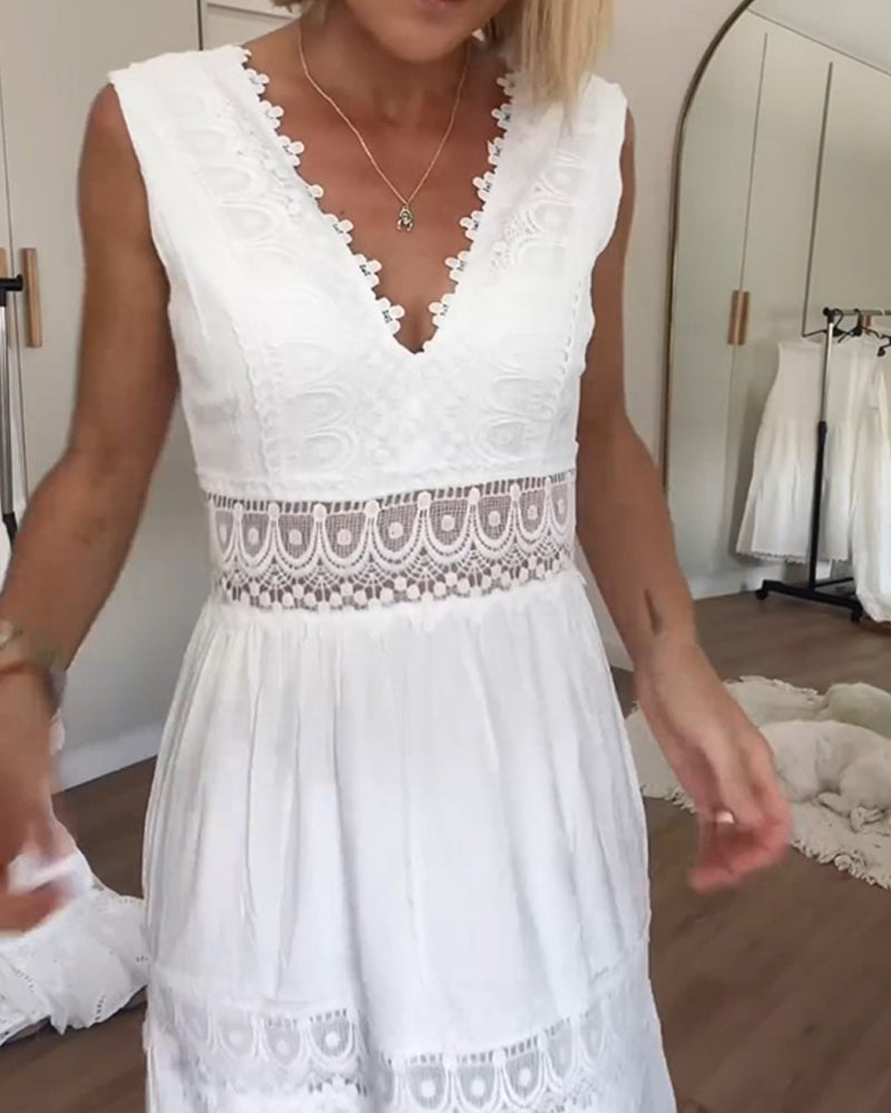 Ewelina | Spitzenkleid mit V-Ausschnitt