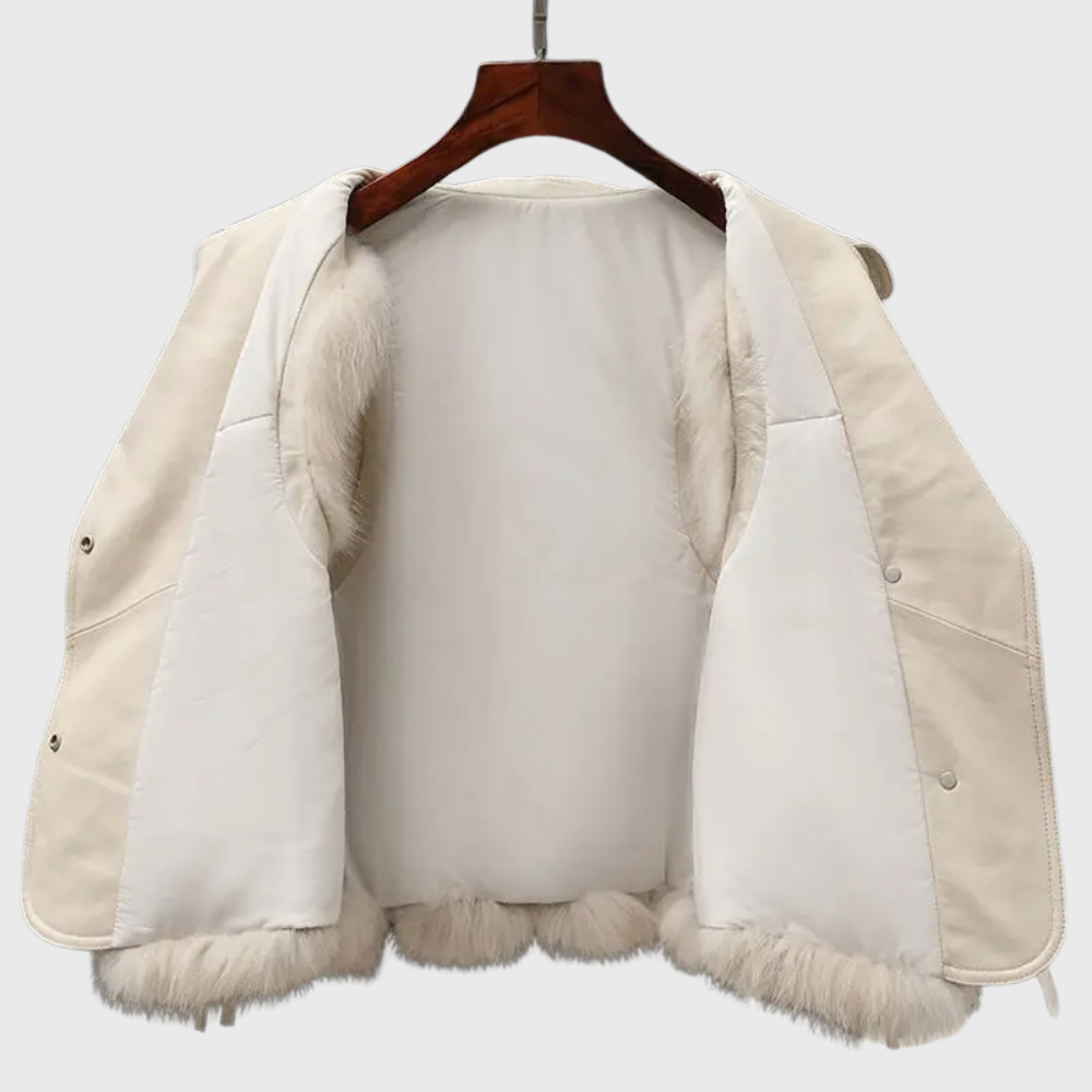 Sabina – Elegante Weste mit Fell