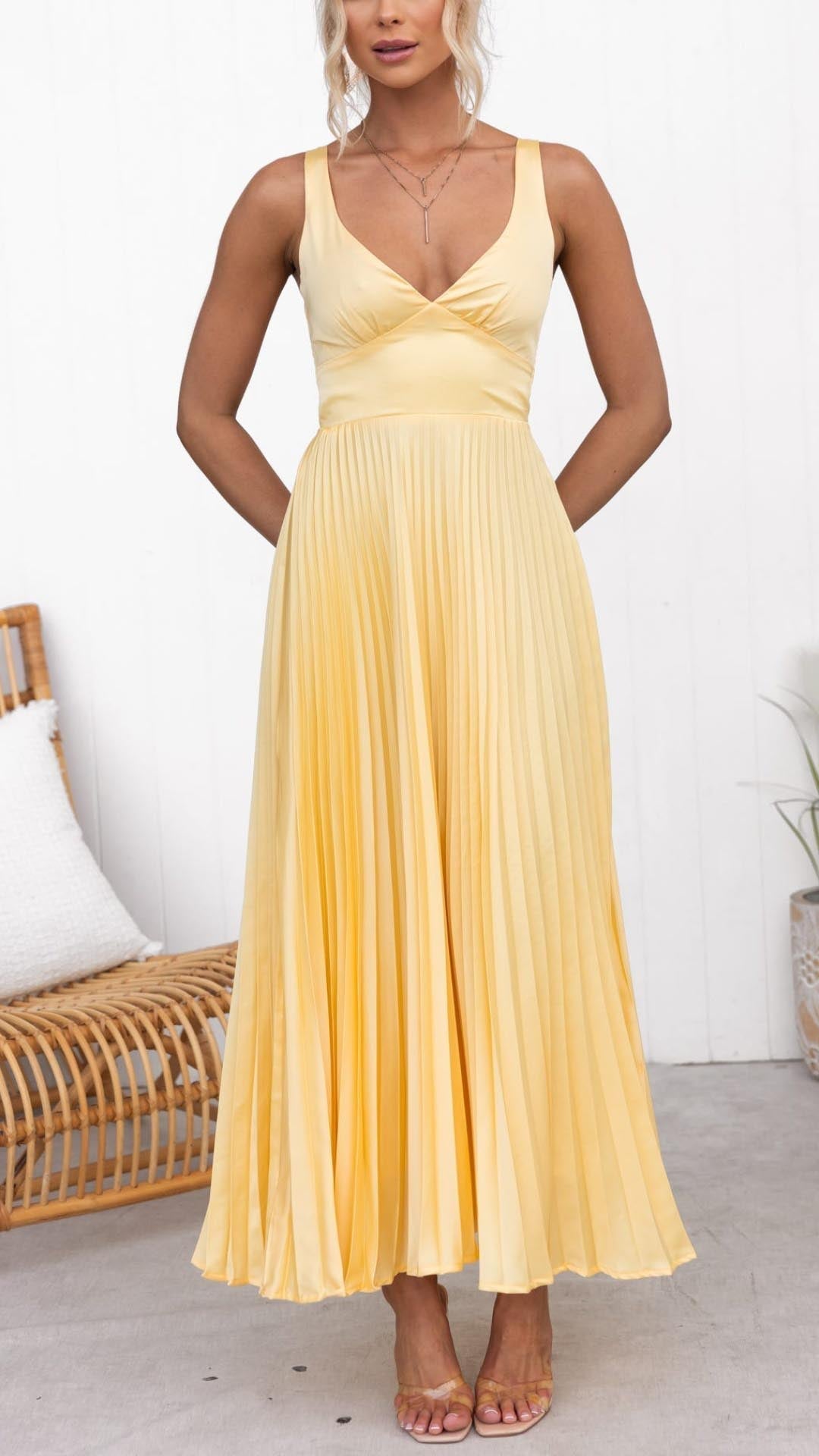 Aby - Gelbes maxikleid mit plissiertem Design und V-Ausschnitt