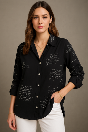 Callista | Bluse mit Knopf und handgeschriebenem Muster